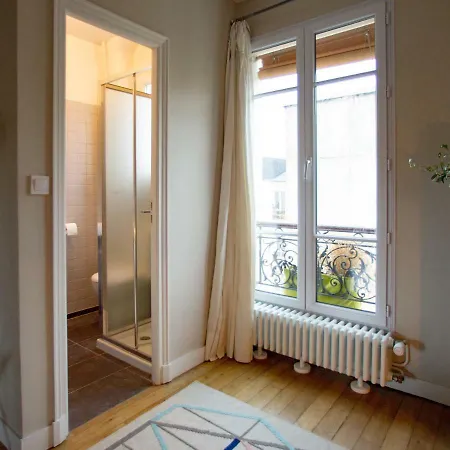 D'hote Parisienne Bed & Breakfast 4*